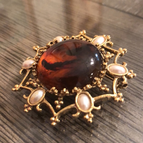 Vintage 1928 Brand Tortoise Shell Center Pin - Picture 3 of 11